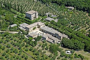 Charming Villa in Tuscany With Pool & Views