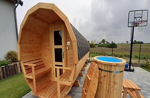Large, 2-story Holiday Home, Sauna, Jacuzzi