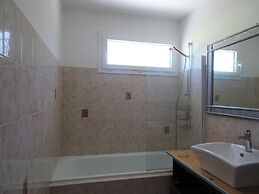 Comfortable Bungalow, Pink Granite Coast