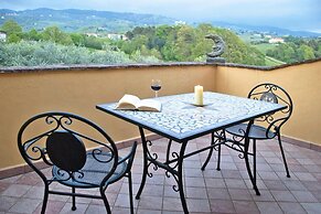 Villa in Vinci With Private Pool & Vineyard Views