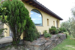 Villa in Vinci With Private Pool & Vineyard Views