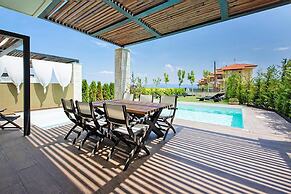Seaside Villa With Private Pool