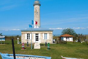Semi-detached House on a Vineyard, Talais