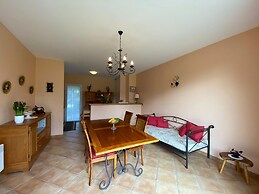Semi-detached House on a Vineyard, Talais