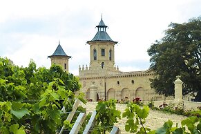 Semi-detached House on a Vineyard, Talais