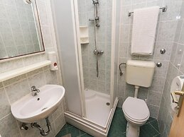 Apartment in Nin Near Beach & Pool