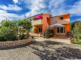Apartment in Nin Near Beach & Pool