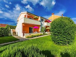 Apartment in Nin Near Beach & Pool