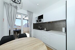 Apartment in Ugljan With Beach and Pool