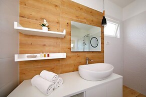 Apartment in Ugljan With Beach and Pool