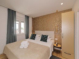 Apartment in Ugljan With Beach and Pool