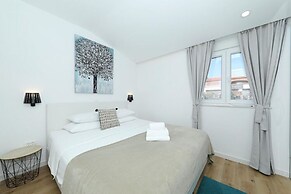 Apartment in Ugljan With Beach and Pool