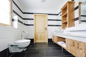 Chalet in Gaal by Ski Slopes & Bathing Pond