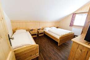 Chalet in Gaal by Ski Slopes & Bathing Pond