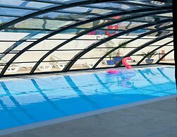 Comfortable Ground Floor Apartment, Summer Pool