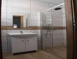 Comfortable Ground Floor Apartment, Summer Pool