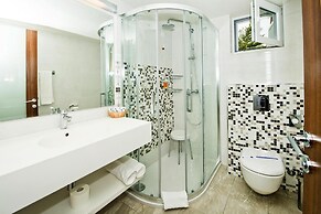 Zaton Apartment With Pool for Four