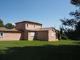 Premium Villa With Garden and Pool, Lambesc