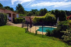 Premium Villa With Garden and Pool, Lambesc