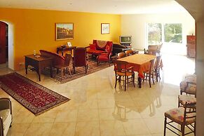 Premium Villa With Garden and Pool, Lambesc
