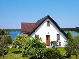 Comfortable Holiday Apartment With a Lake View