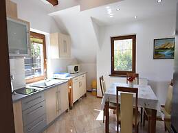 Comfortable Holiday Apartment With a Lake View