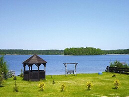Comfortable Holiday Apartment With a Lake View