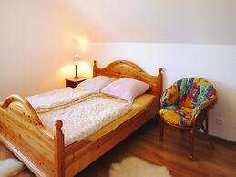 Comfortable Holiday Apartment With a Lake View