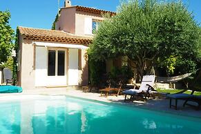 Holiday Home in Pertuis With Private Pool