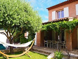 Holiday Home in Pertuis With Private Pool