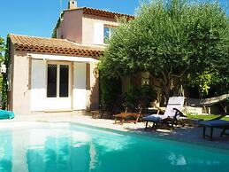 Holiday Home in Pertuis With Private Pool