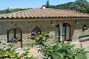 Rustic House in Tuscany With Shared Pool