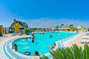 Cristoforo Colombo Holiday Complex in Caorle, Close to the Beach