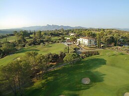 La Motte Resort Near Beach