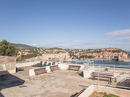 Apartment in Collioure With Sea View