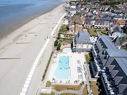 Flat on the Beach With Pool in Le Crotoy