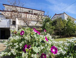 3-person Apartment in Starigrad