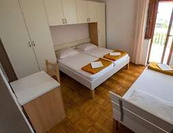 3-person Apartment in Starigrad