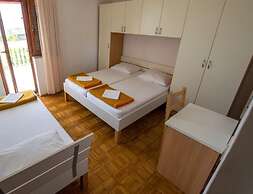 3-person Apartment in Starigrad