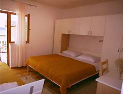 3-person Apartment in Starigrad