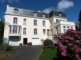 Comfortable Apartment in the Elegant Manor House