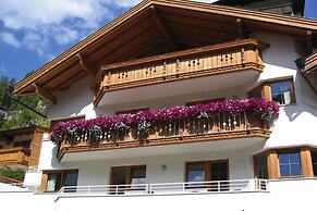 Cosy Flat With Balcony or Terrace