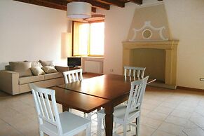 Apartment in Lazise With Communal Pool