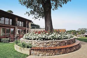 Apartment in Lazise With Communal Pool