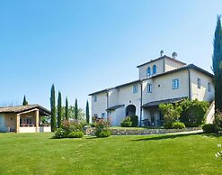 Apartment in Tuscany With Golf Course