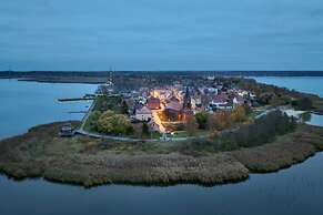 Blue Lagoon - Vacation Home in Nowe Warpno