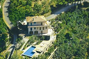 Villa in Tuscany With Vineyard Views