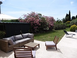 Charming Holiday House With Private Pool, Maillane