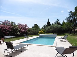 Charming Holiday House With Private Pool, Maillane