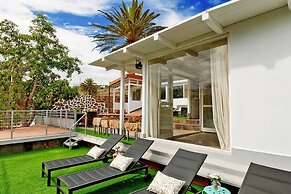 Villa With Pool and Beautiful Architecture